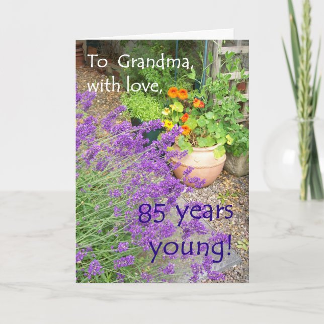 85:e födelsedagskortet för mormor - Blomsterträdgå Kort (Framsida)