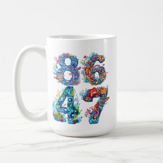 8647 ANTI TRUMP OCEAN THEMED-NUMMER KAFFEMUGG (Vänster)