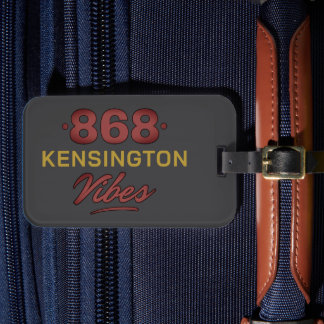 868 VIBES i röd text Bagagebricka