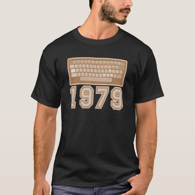 8 bit Computer A 400 Retro 1979 Nerd Geek Videogam T Shirt (Framsida)