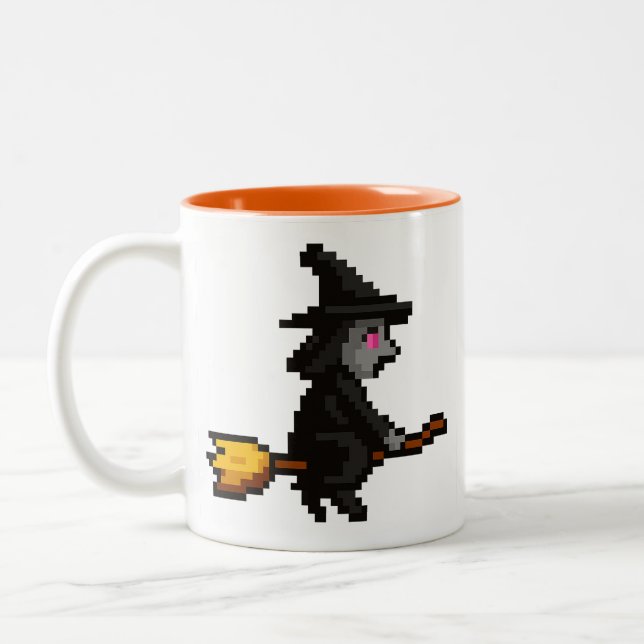 8-bit Retro Witch Två-Tonad Mugg (Vänster)