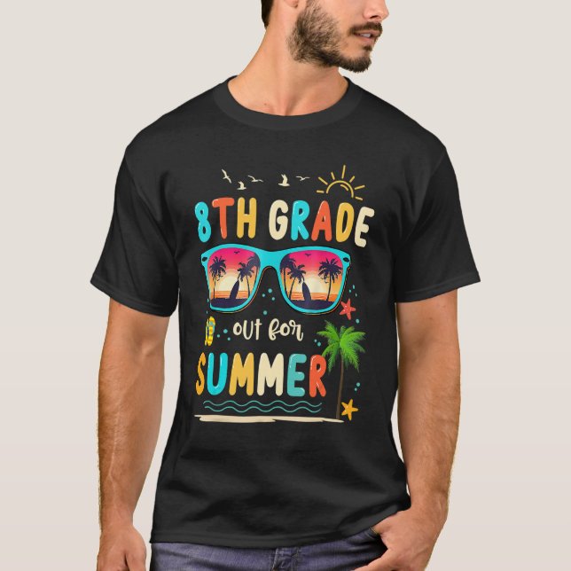 8th Grade Out For Summer Happy Last Day Of School  T Shirt (Framsida)
