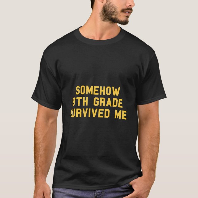8Th Grade Survived Me School Graduation Fan Yellow T Shirt (Framsida)