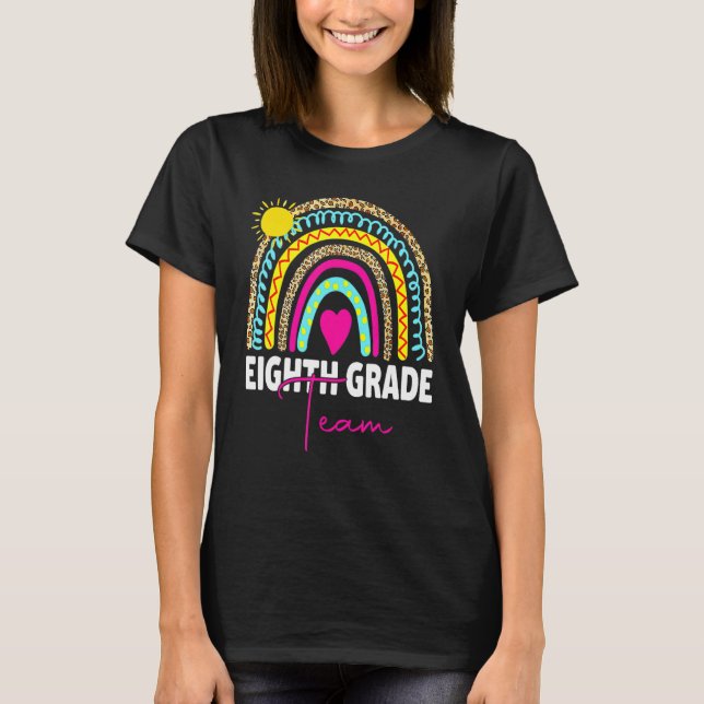 8th Grade Teacher Rainbow Back To School Hello Eig T Shirt (Framsida)