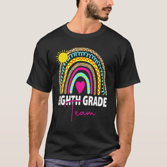 8th Grade Teacher Rainbow Back To School Hello Eig T Shirt (Framsida)