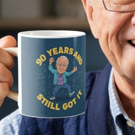 90 år och fortfarande har kaffemugg