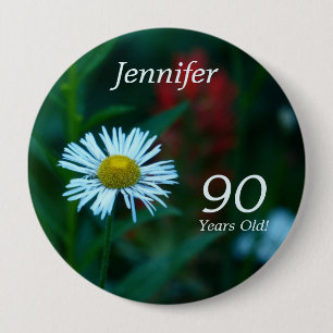 90 års gammal, vit Daisy WildFlower Button Pin Knapp