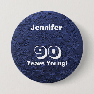 90 års Unga Mörk blått dockor Pin Birthday Gift Knapp