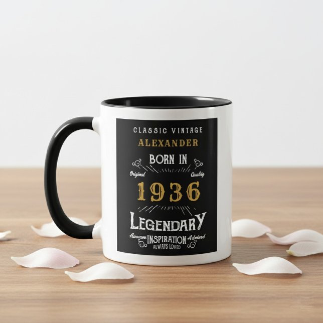 90-årsfirande 1936 Legend Retro Svart Personlig Mugg (Born 1936 birthday gift mug. White background wood table.)