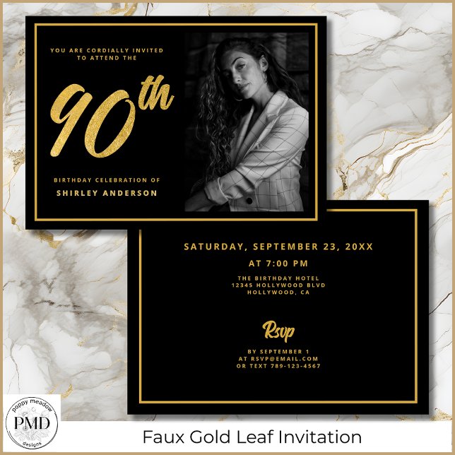 90:e födelsedag Eleganten Photo Black Faux Guld Lö Inbjudningar (90th Birthday Elegant Photo Black and Faux Gold Leaf Invitation with Party Details on the Back.)