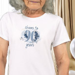 90:e födelsetal till 90 års Blommigt nummer T Shirt<br><div class="desc">90:e t-shirt på födelsedagen, som läser jakare till 90 år, eller så är du välkommen att redigera formuleringen för att anpassa den som du vill. Konstruktionens nummer 90, dekorerat med ro-knoppar, blomblommor och löv i kustblått och sand. Diskret feminin- och elegant-design med vattenfärgsarrangemang, färgstänk och penseldrag. Perfekt för 90:e födelsedagskalender...</div>