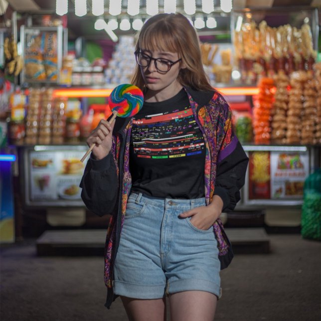 90-talets Memorabilia Teletext Glitch Art Nostalgi T Shirt (girl with a candy wearing a 1980s vintage teletext ceefax glitch tshirt  in the night)