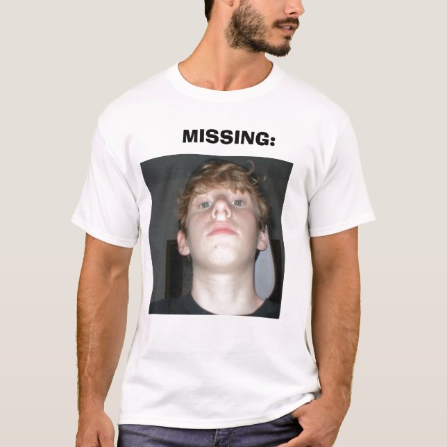 950677811_l SAKNAD: Tee Shirt (Framsida)