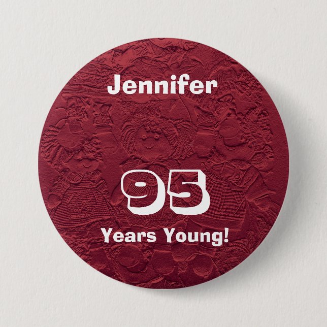 95 års Young Red Dolls Namn Birthday Pin Button Knapp (Framsida)