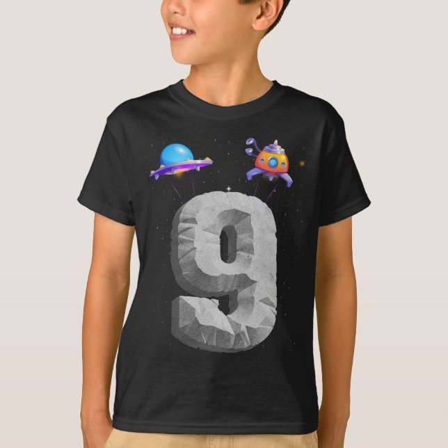 9 år Gammal pojke 9:e födelsedagskorgsgåvor Astron T Shirt (Framsida)