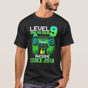 9-årig pojknivå 9 olåst Fantastisk 2014 9th B T Shirt