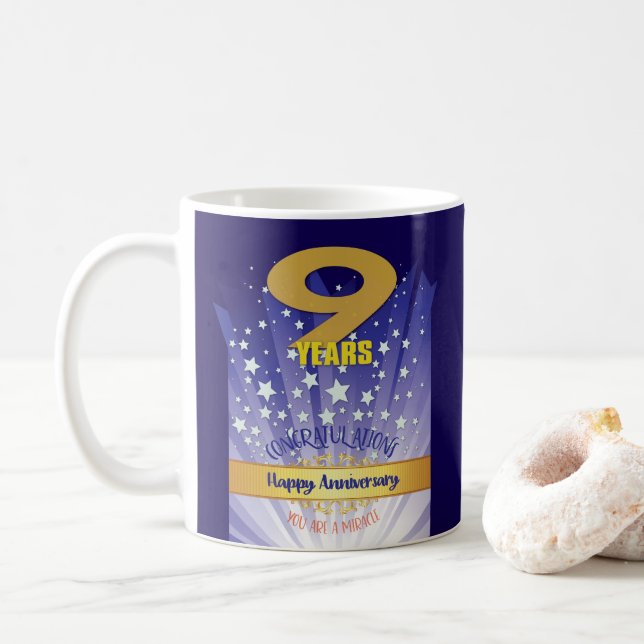 9 års ANPASSNINGSBAR Recovery Annioårsdag fet tal Kaffemugg (Med munk)