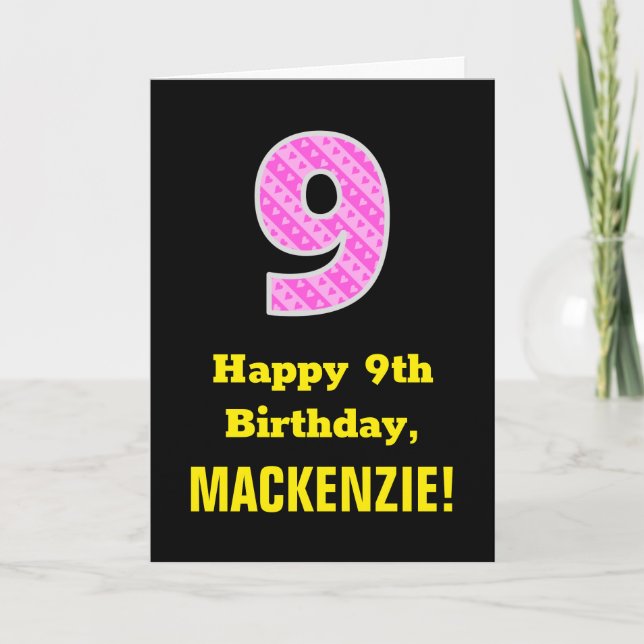 9-årsdag: Rosa ränder och hjärtan "9" + namn Kort (Framsida)