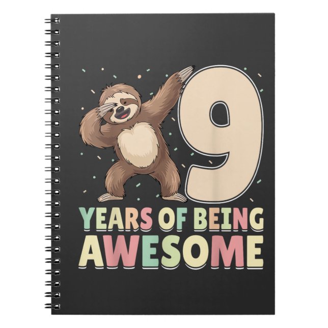 9 Years Of Being Awesome Dabbing Sloth 9th Birthda Anteckningsbok (Framsidan)