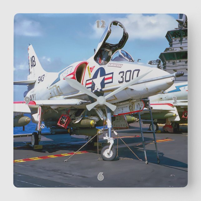 A-4 SKYHAWK FYRKANTIG KLOCKA (Framsida)