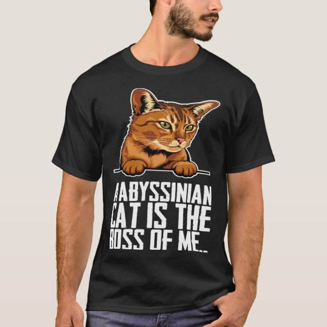 A abyssinian cat is the boss of me t shirt (Framsida)