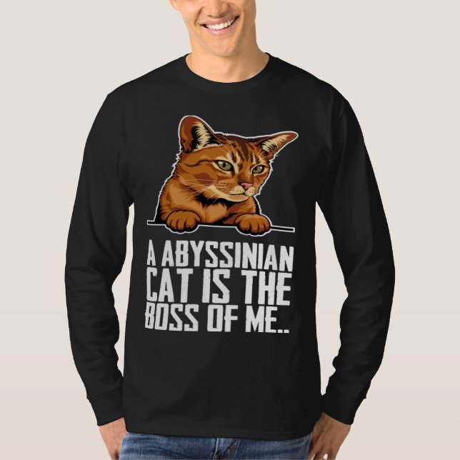 A abyssinian cat is the boss of me t shirt (Framsida)