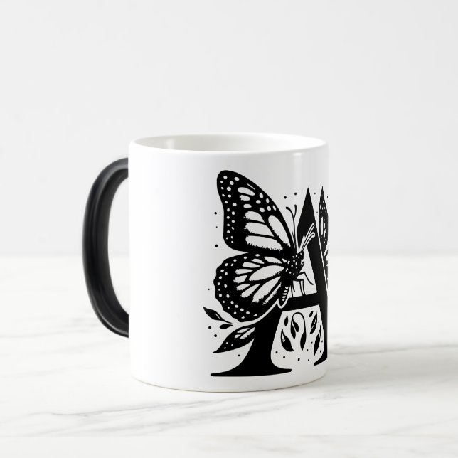 A Alphabet black butterfly Magisk Mugg (Framsida vänster)