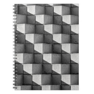 A ansikte i skulpturen "Four Sided Pyramid" i Anteckningsbok