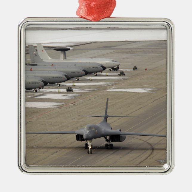 A B-1B Lancer anländer till Eielson Luft Force Bas Julgransprydnad Metall (Framsidan)