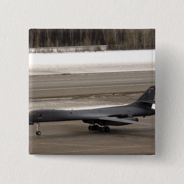 A B-1B Lancer utför en liten rörelse och går Knapp (Framsida)