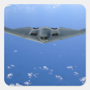 A B-2 Spritsprit genom himlar Fyrkantigt Klistermärke