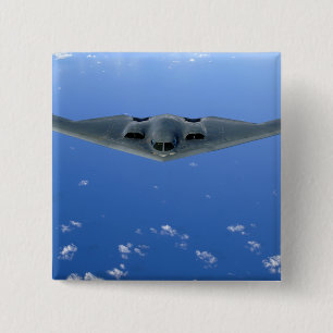 A B-2 Spritsprit genom himlar Knapp