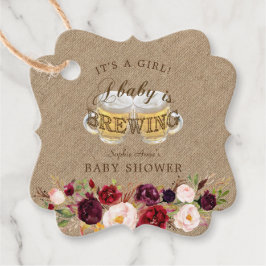 A Baby är BREWING Burlap Blommigt Baby Shower Gåvor Etiketter