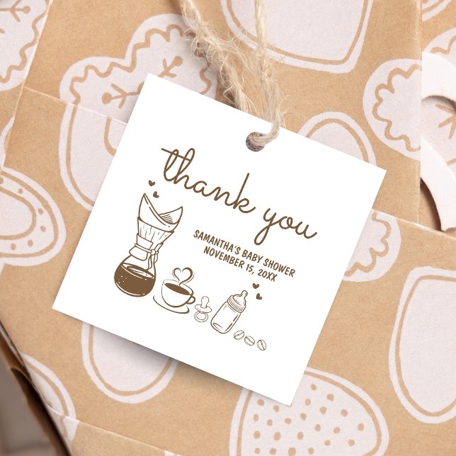 A Baby är bröstkorg för babybabyskor Gåvor Etiketter (A Baby is Brewing Coffee Hand Drawn Baby Shower Square Favor Tags)