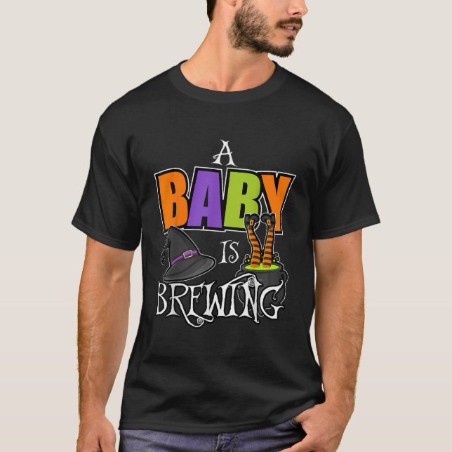 A Baby bringar Halloween Theme Baby Shower Spoo T Shirt (Framsida)