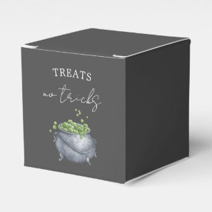 A Baby bringar Halloween Tremor och inga tricks Presentaskar
