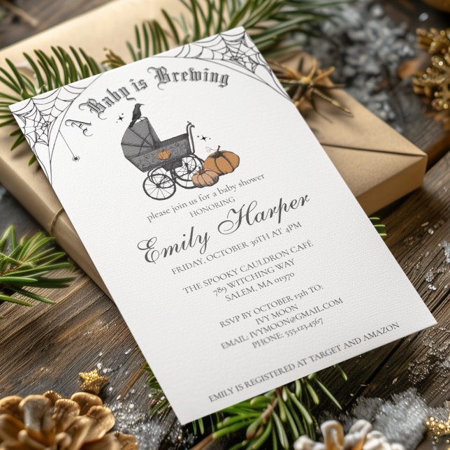 A Baby brinner Halloween Baby Shower Inbjudningar (Halloween Baby Shower Invite for Fall. A Baby is Brewing Theme. Vintage Baby Carriage, Pumpkins, Web)