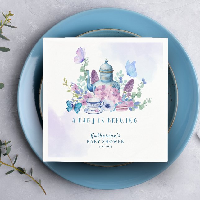 A baby håller på att blåsa party blommigt babyskor pappersservett (Skapare uppladdad)