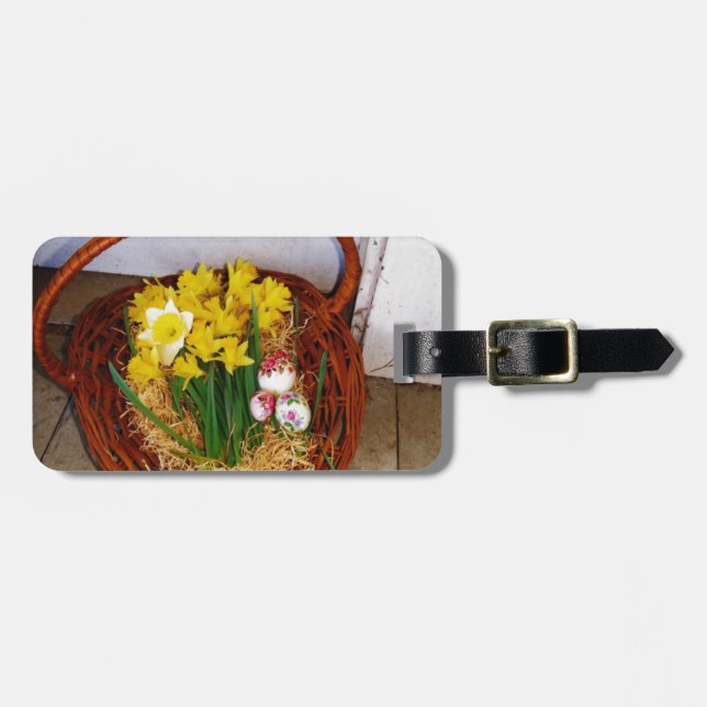 A Basket i Gult Daffodils och blommigt Påskägg Bagagebricka (Horisontell Framsida)