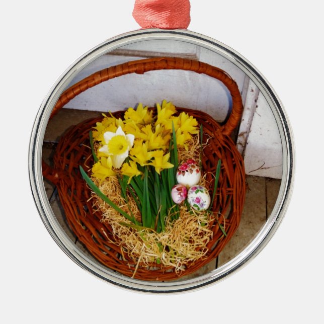 A Basket i Gult Daffodils och blommigt Påskägg Julgransprydnad Metall (Framsidan)