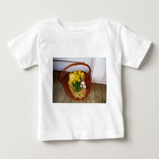 A Basket i Gult Daffodils och blommigt Påskägg T Shirt (Framsida)