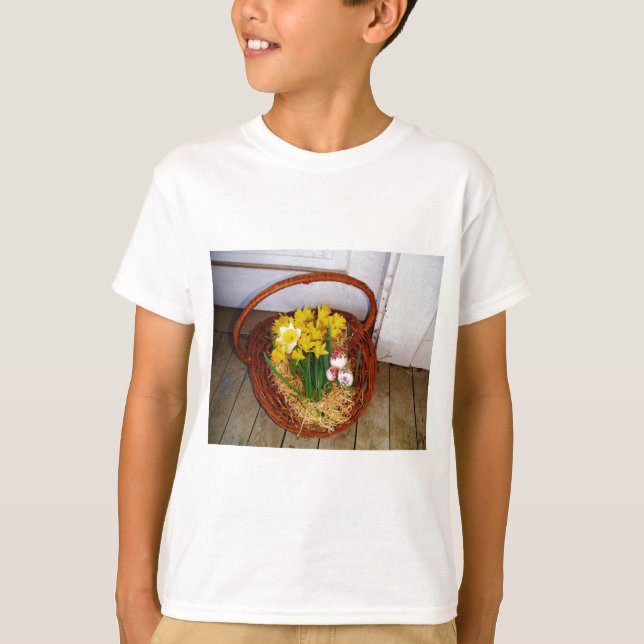 A Basket i Gult Daffodils och blommigt Påskägg T-shirt (Framsida)