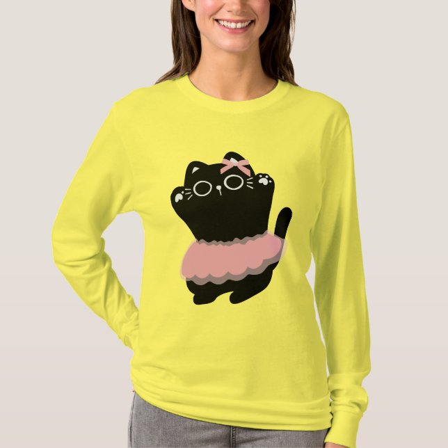 "A Black Cat Comes to Life in a Dance Skirt." T Shirt (Framsida)
