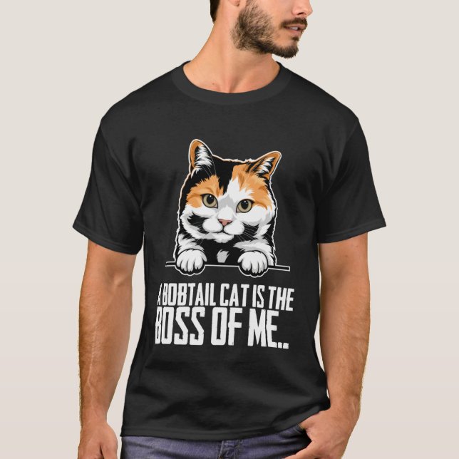 A bobtail cat is the boss of me t shirt (Framsida)