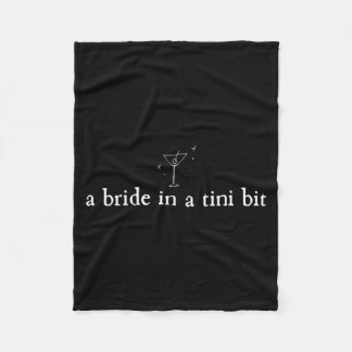 A Bride in a Tiny bit Martini Bride Bachelorette Fleecefilt