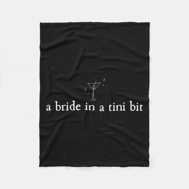 A Bride in a Tiny bit Martini Bride Bachelorette Fleecefilt (Framsidan)