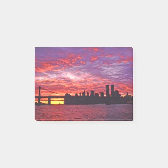 A Brilliant Sunset, Silhouette Of Lower Manhattan. Post-it Block (Framsida)