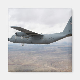A.C. - 130 Hercules soars till och med himmlen Magnet