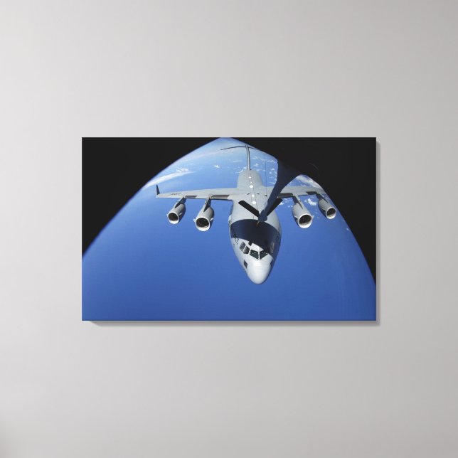 A C-17 Globemaster III får bränsle 2 Canvastryck (Framsida)