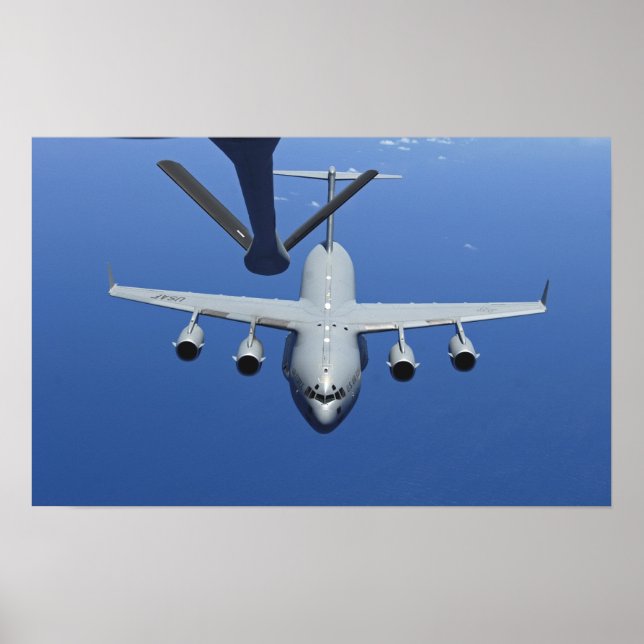 A C-17 Globemaster III närmar sig uppsvinget Poster (Framsidan)
